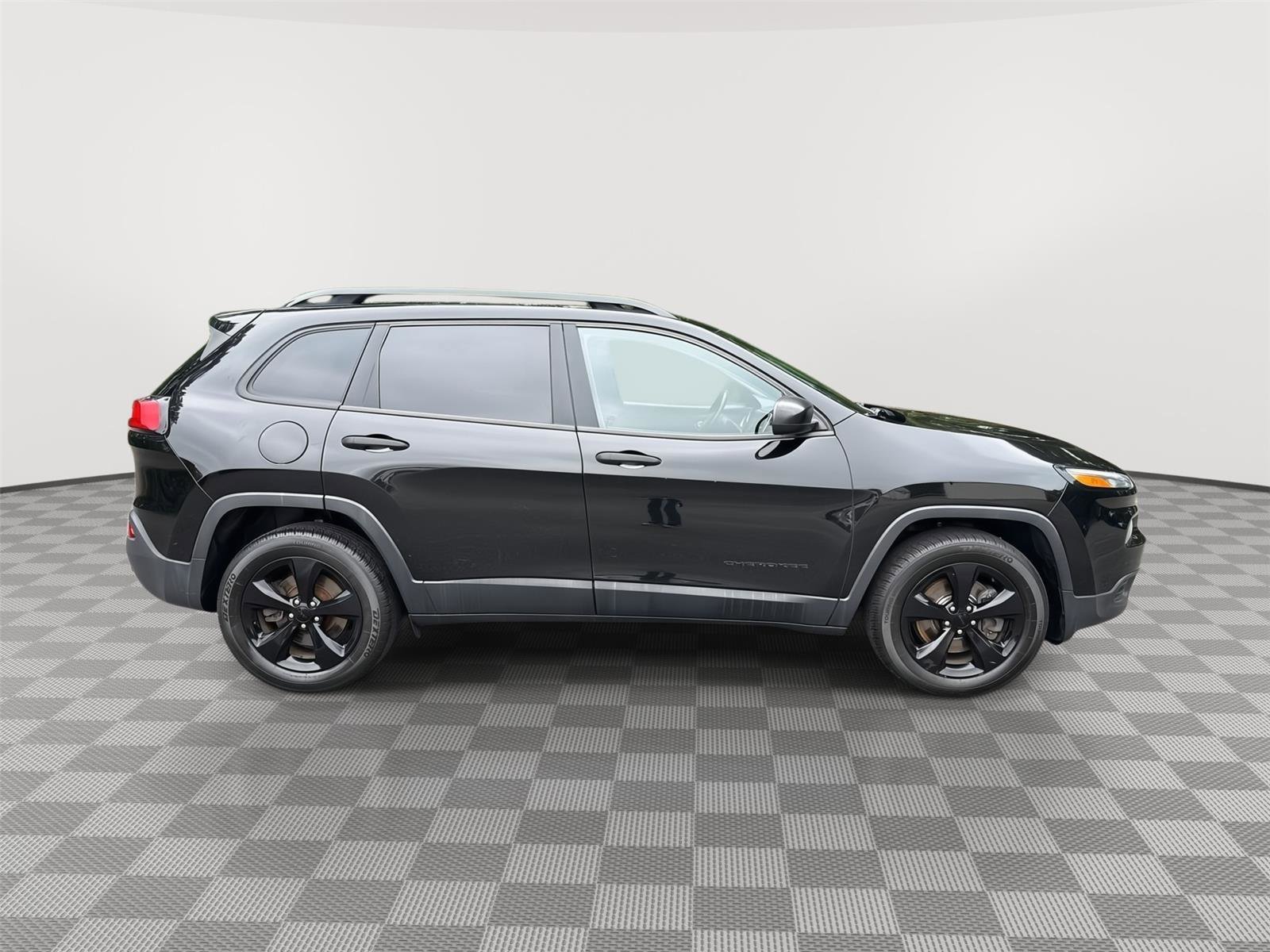 Used 2017 Jeep Cherokee Sport w/ Cold Weather Group AWD/4WD image 5
