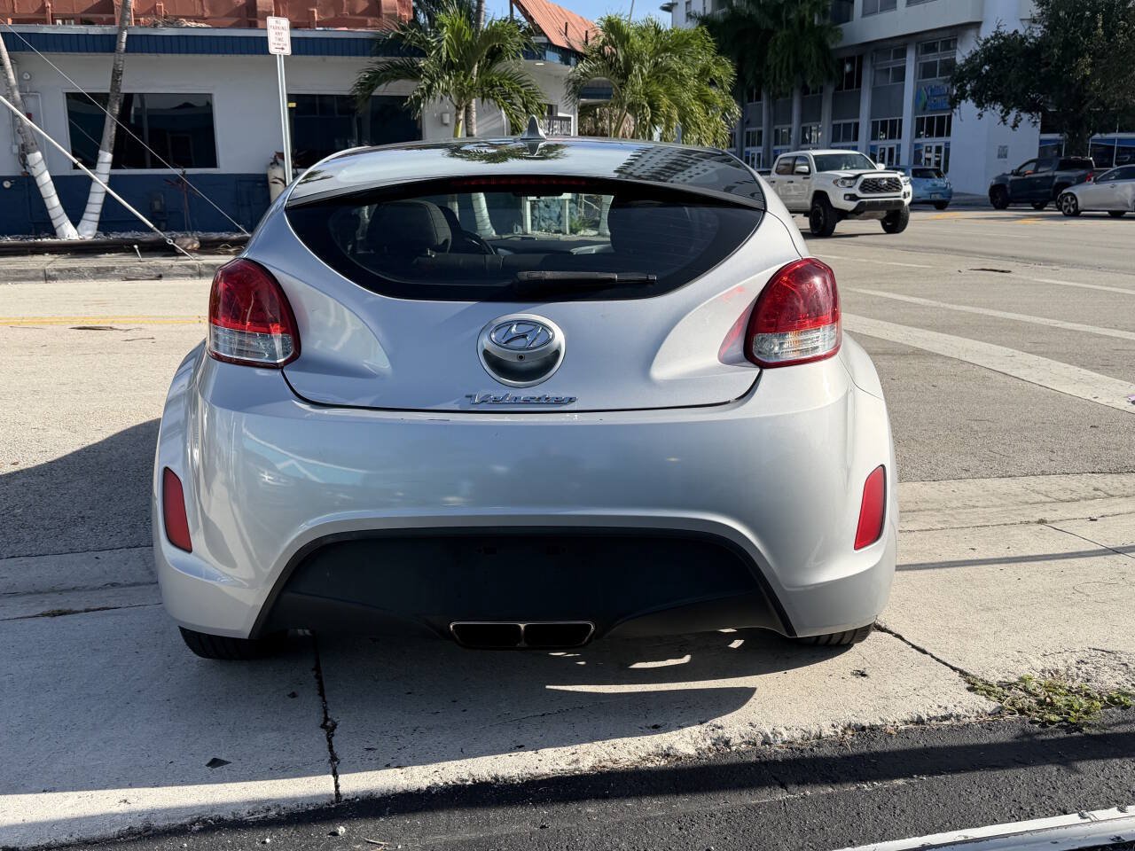 Used 2017 Hyundai Veloster FWD image 7