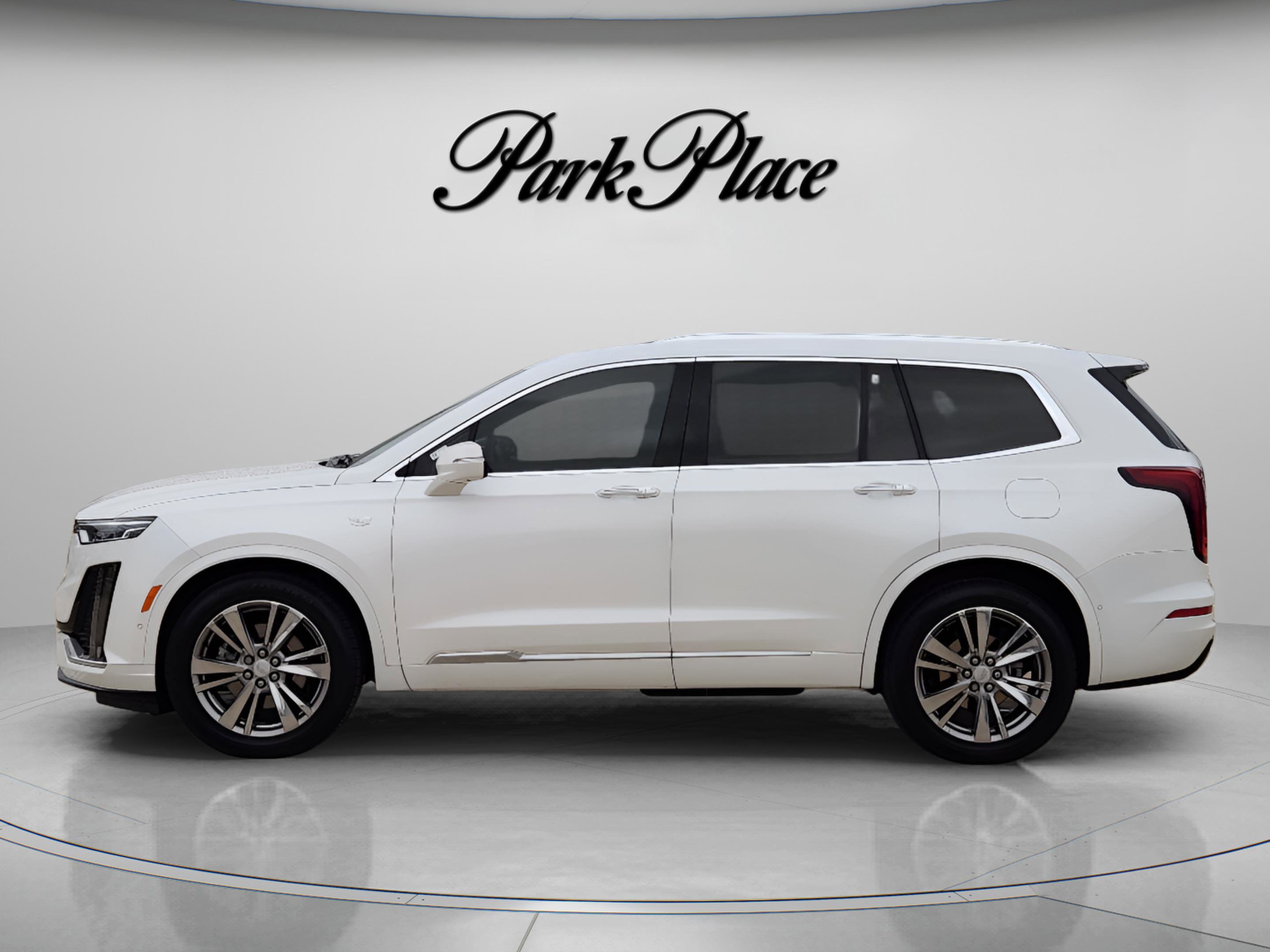 Used 2023 Cadillac XT6 Premium Luxury w/ Technology Package image 2