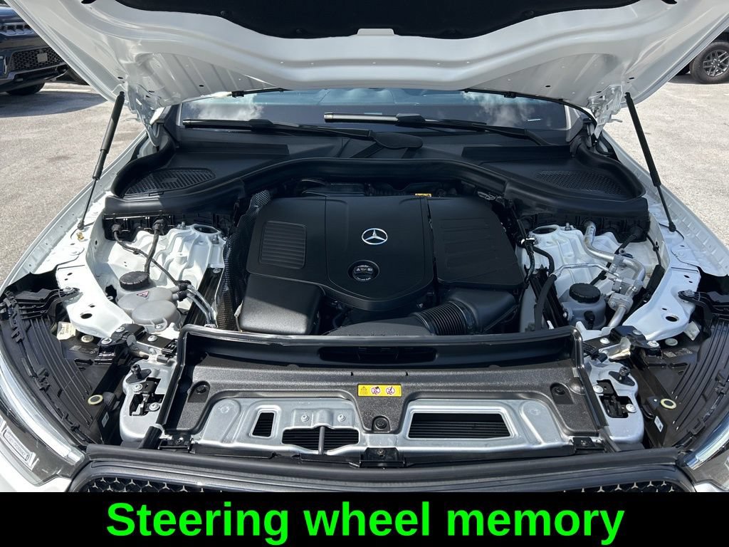Used 2025 Mercedes-Benz GLC 300 4MATIC image 14