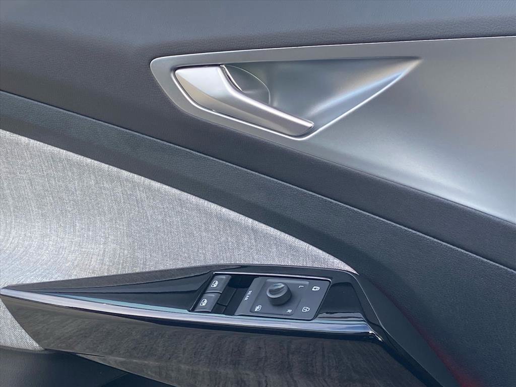 Certified 2023 Volkswagen ID.4 Pro image 17