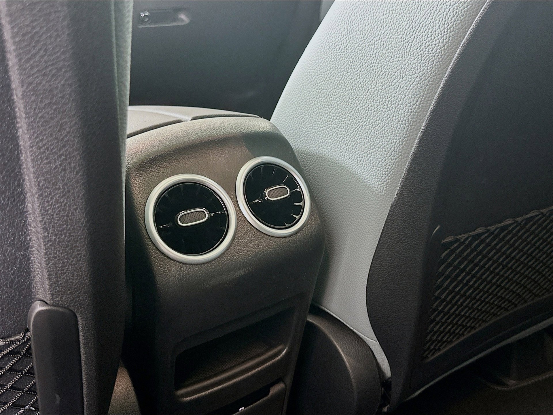 New 2026 Mercedes-Benz GLB 250 image 27