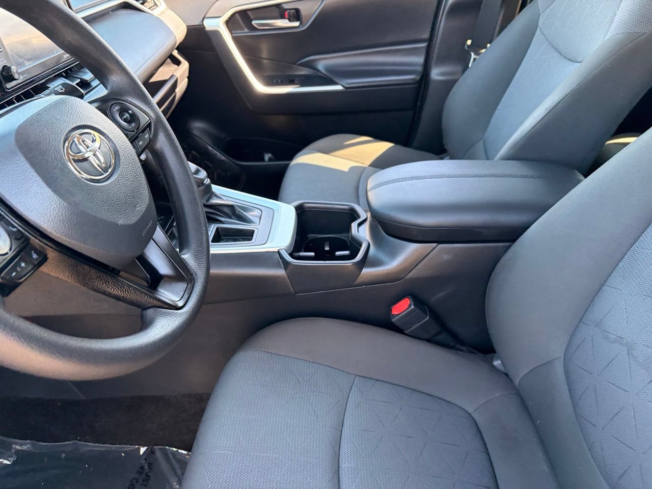 Used 2022 Toyota RAV4 XLE w/ Convenience Package FWD image 18