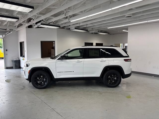 New 2026 Jeep Grand Cherokee Altitude AWD/4WD image 4