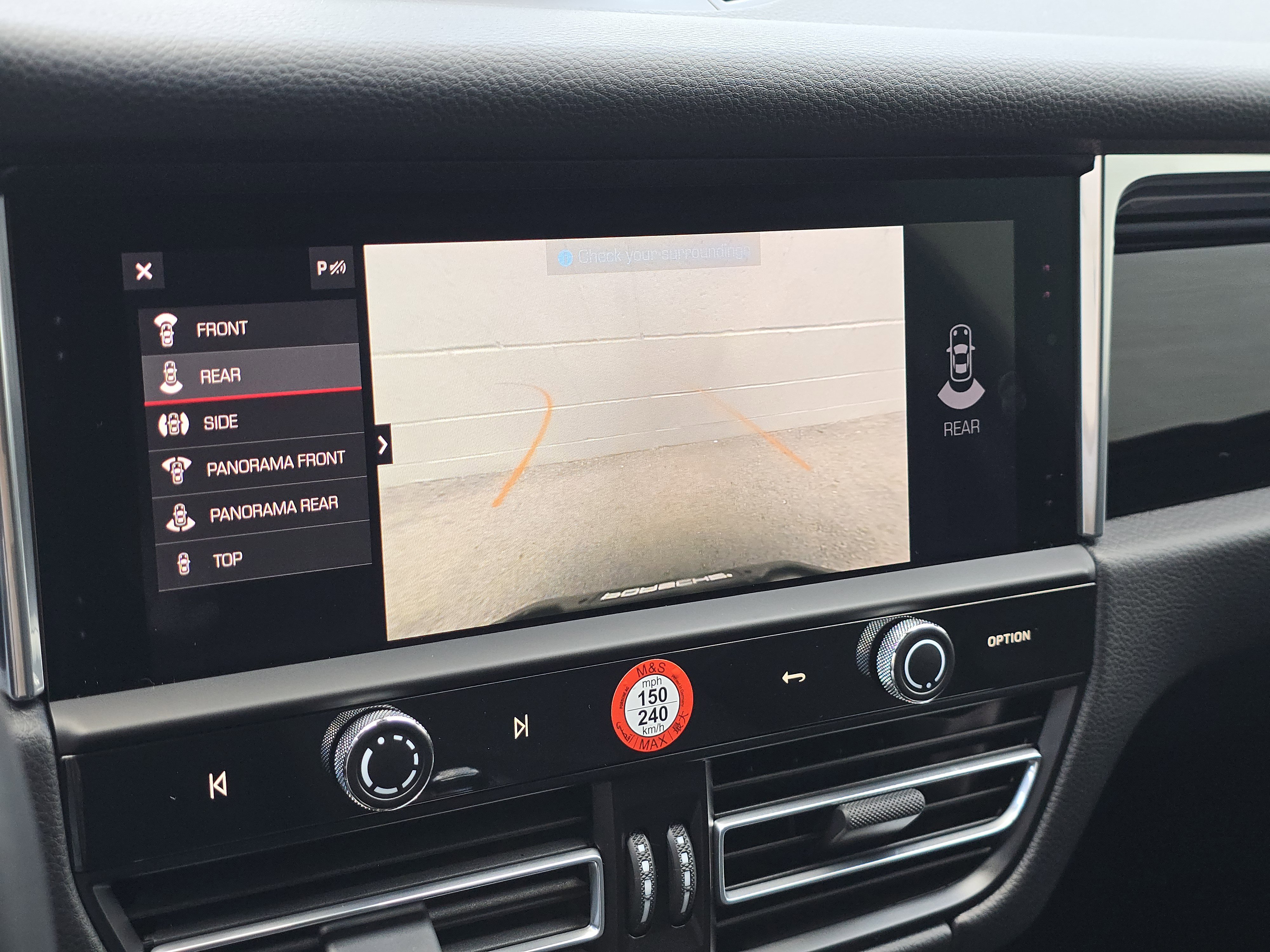 Certified 2025 Porsche Macan image 12