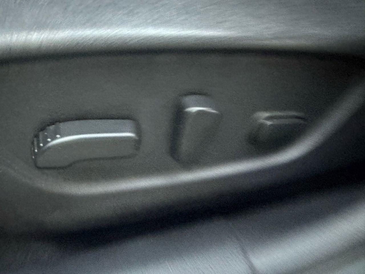 Used 2016 Nissan Rogue SV image 39