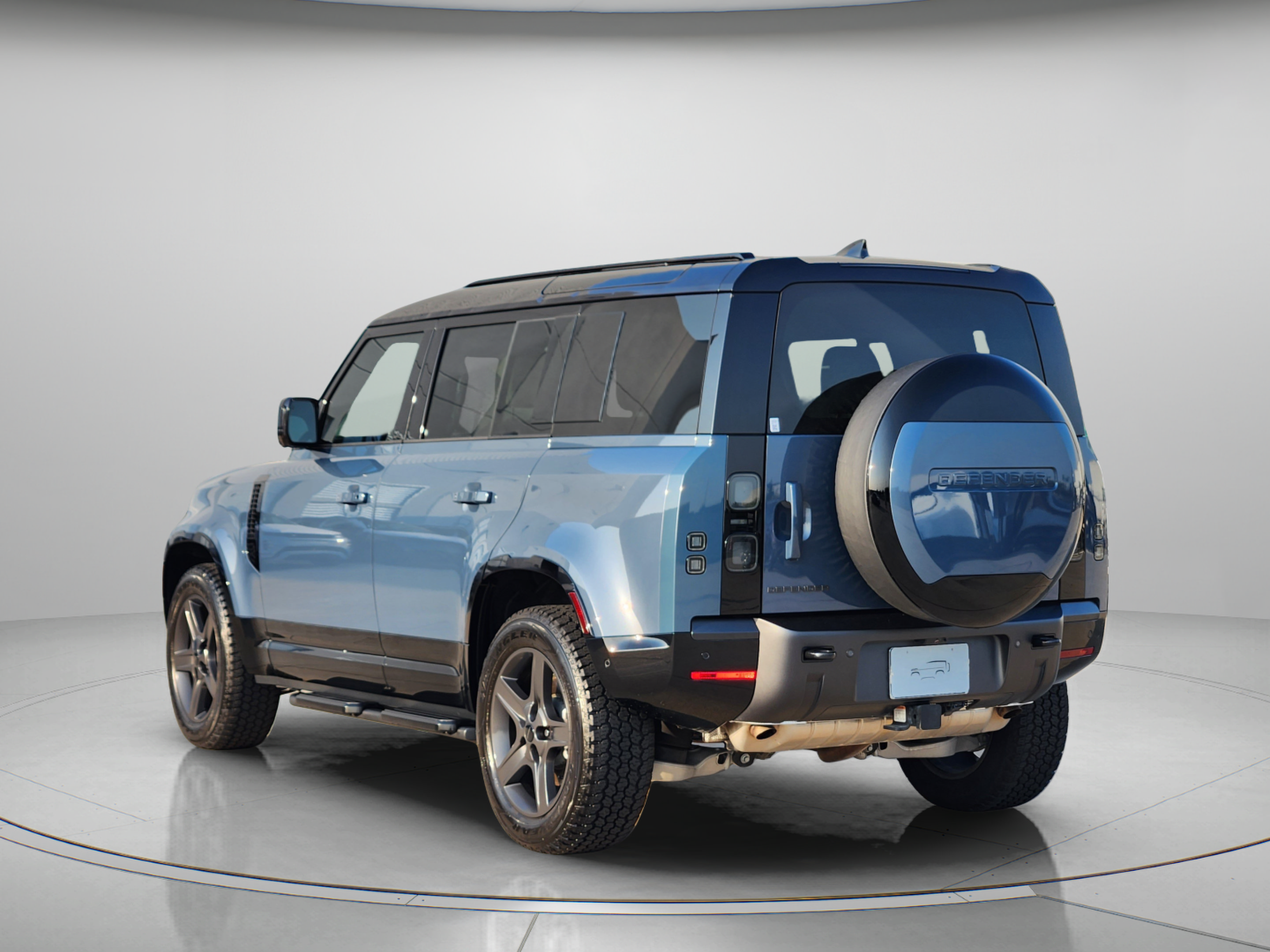 Certified 2026 Land Rover Defender 110 X-Dynamic SE AWD/4WD image 3