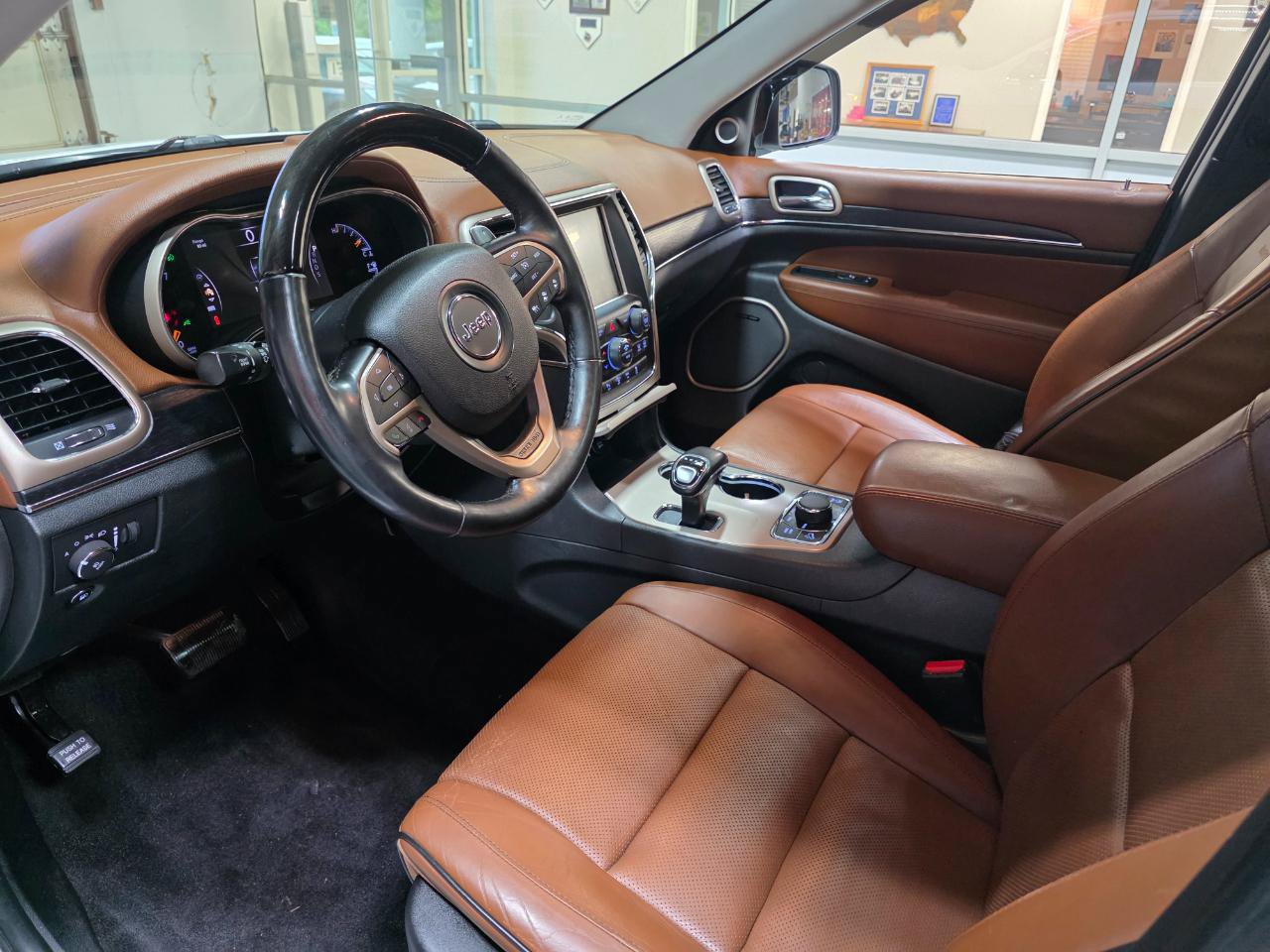 Used 2015 Jeep Grand Cherokee Summit AWD/4WD image 16