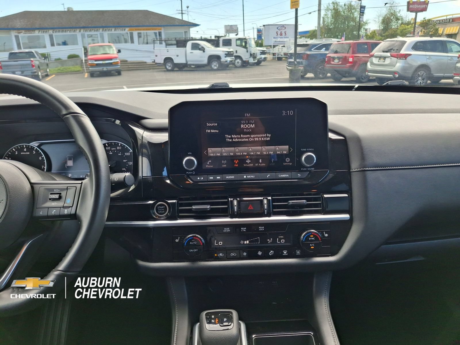 Used 2024 Nissan Pathfinder SV AWD/4WD image 11