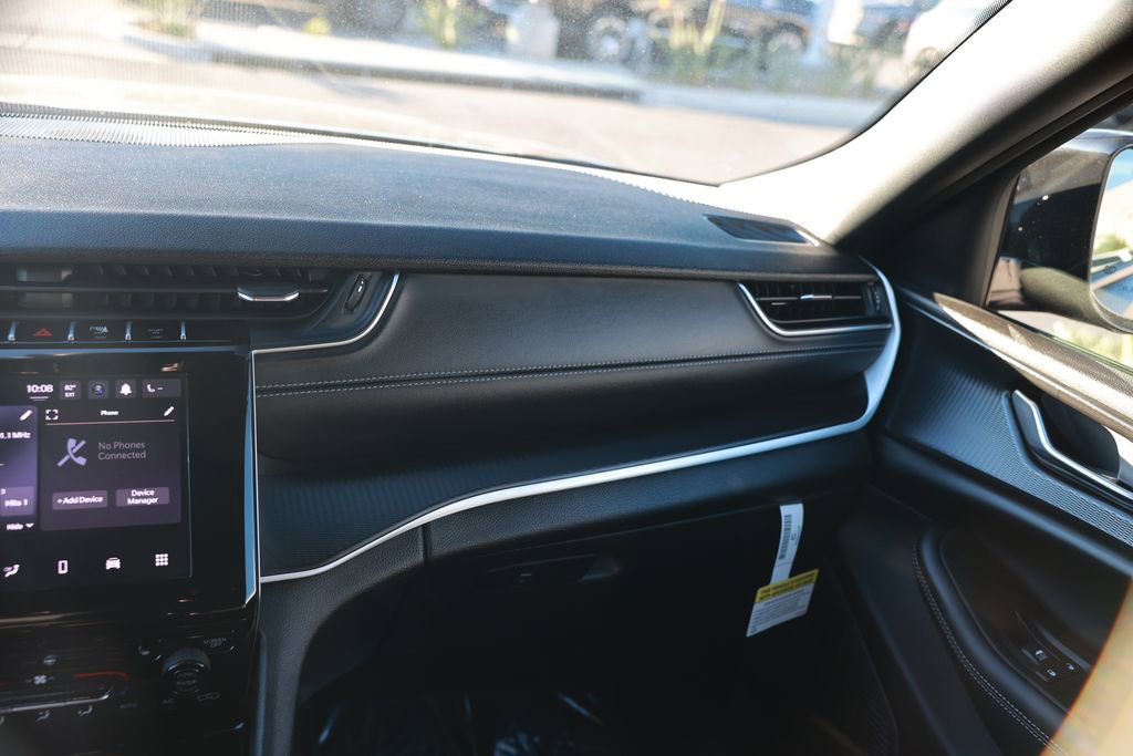 New 2025 Jeep Grand Cherokee Altitude image 24