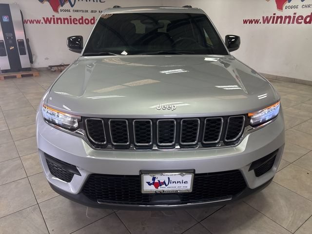 Used 2024 Jeep Grand Cherokee Laredo X w/ Luxury Tech Group I RWD image 2
