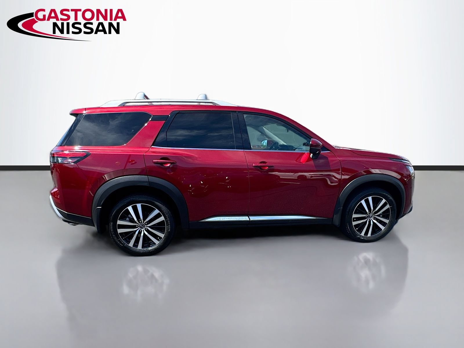 Used 2024 Nissan Pathfinder Platinum w/ Cargo Package FWD image 10