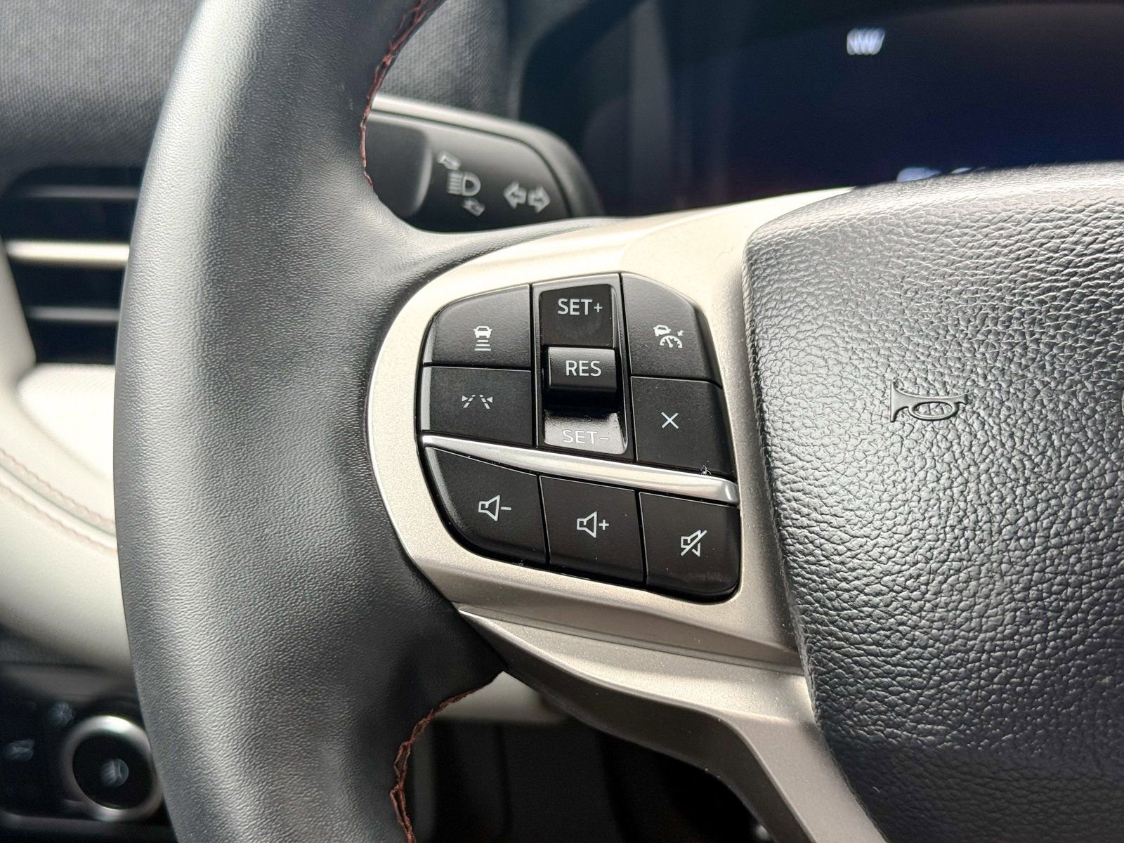 Certified 2025 Ford Explorer Active w/ Active Comfort Package image 40