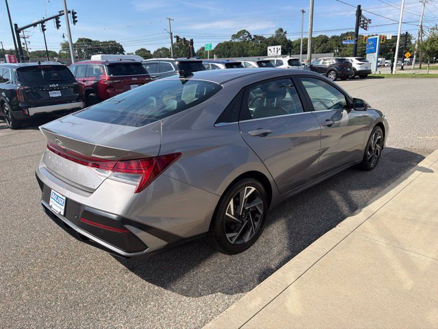 Used 2024 Hyundai Elantra Limited FWD image 9