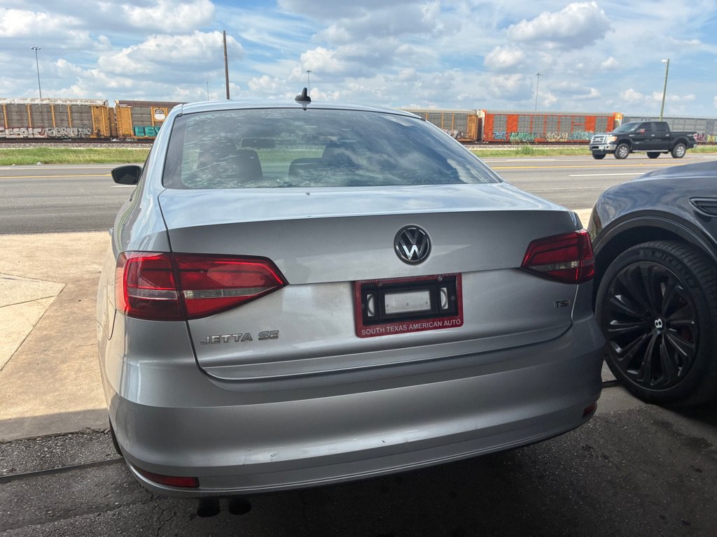 Used 2015 Volkswagen Jetta SE FWD image 10