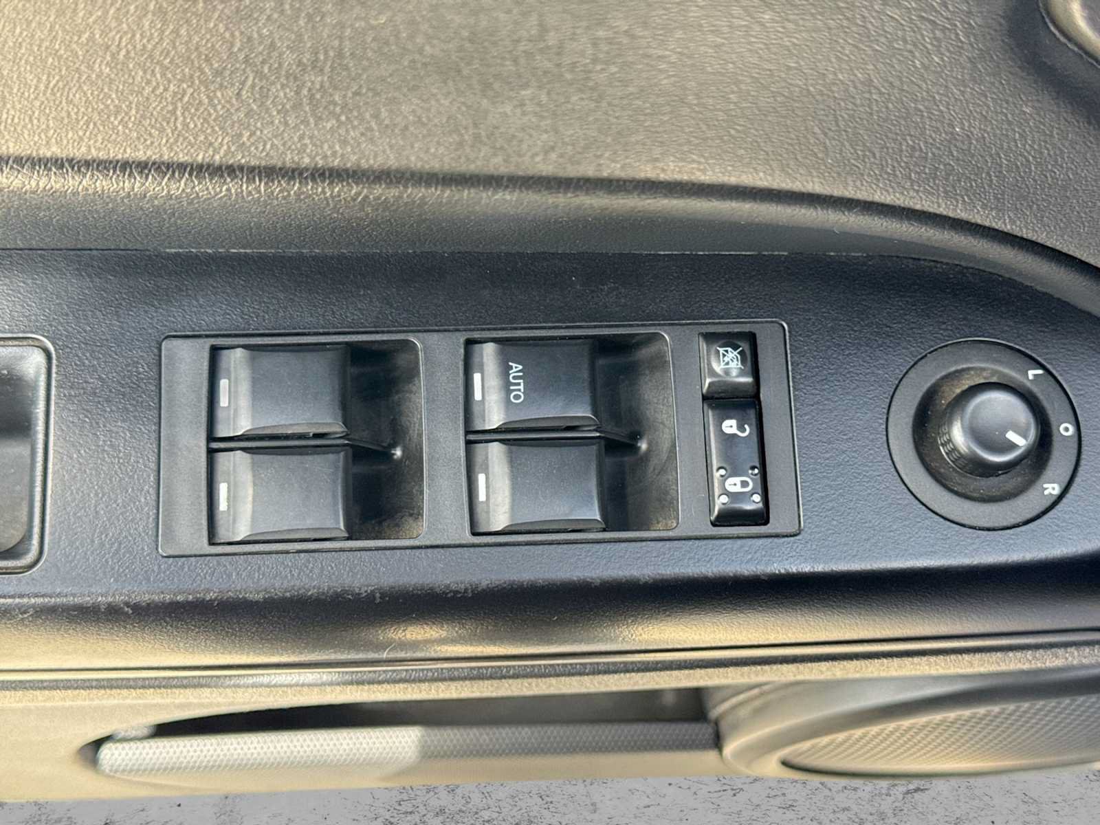 Used 2015 Jeep Patriot Latitude AWD/4WD image 16