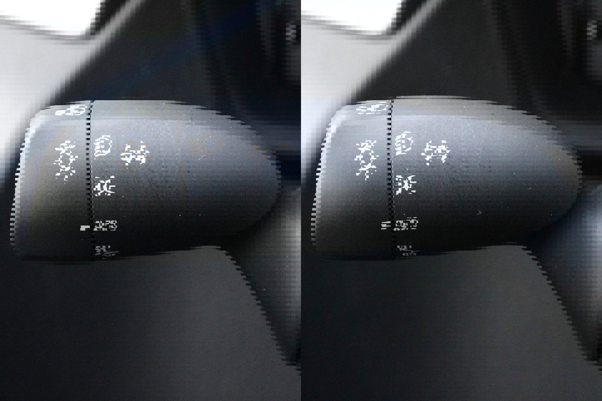 Used 2025 Toyota Corolla SE FWD image 27