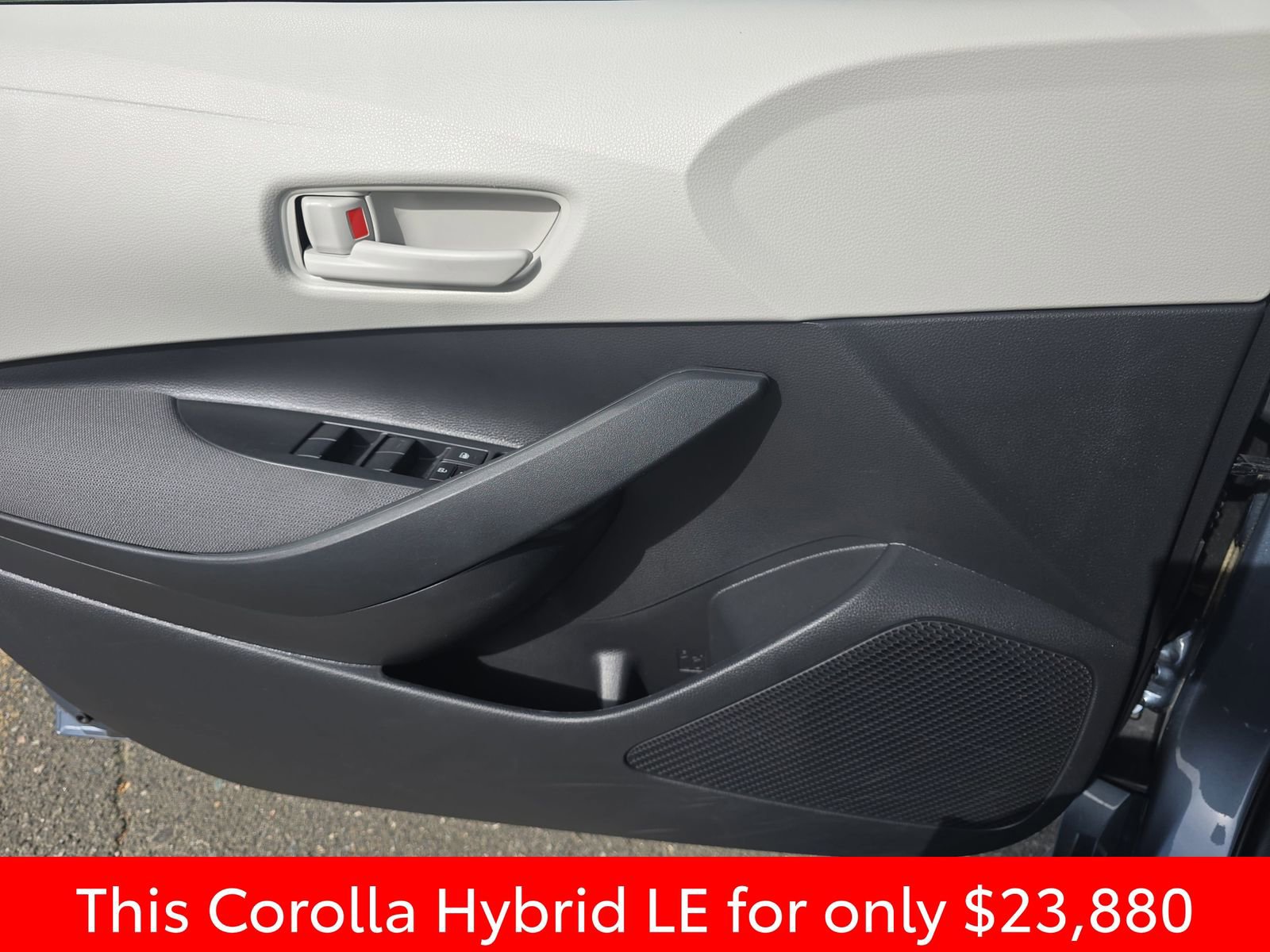 Used 2025 Toyota Corolla LE image 33