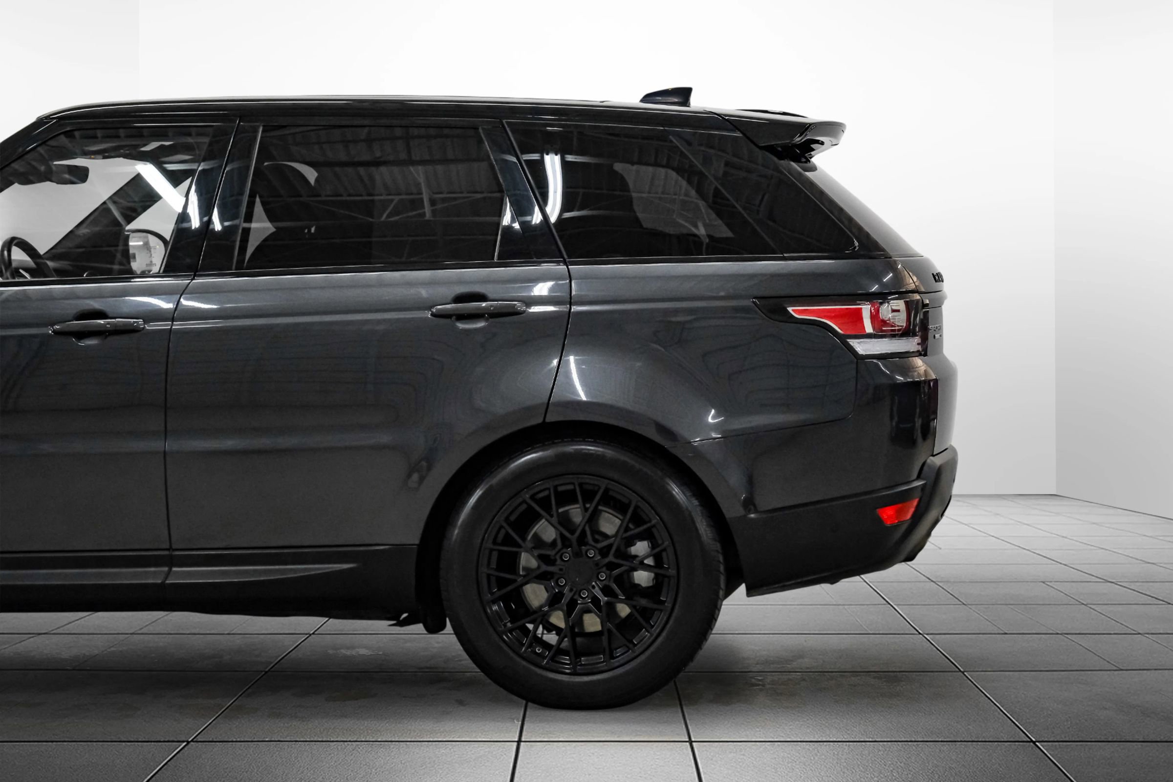 Used 2017 Land Rover Range Rover Sport HSE image 14