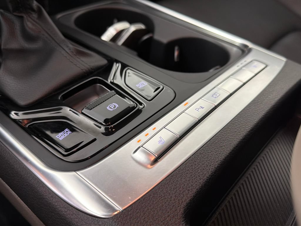Used 2025 Kia Carnival EX FWD image 25