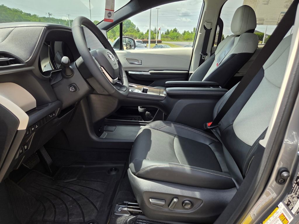 New 2026 Toyota Sienna Limited FWD image 4