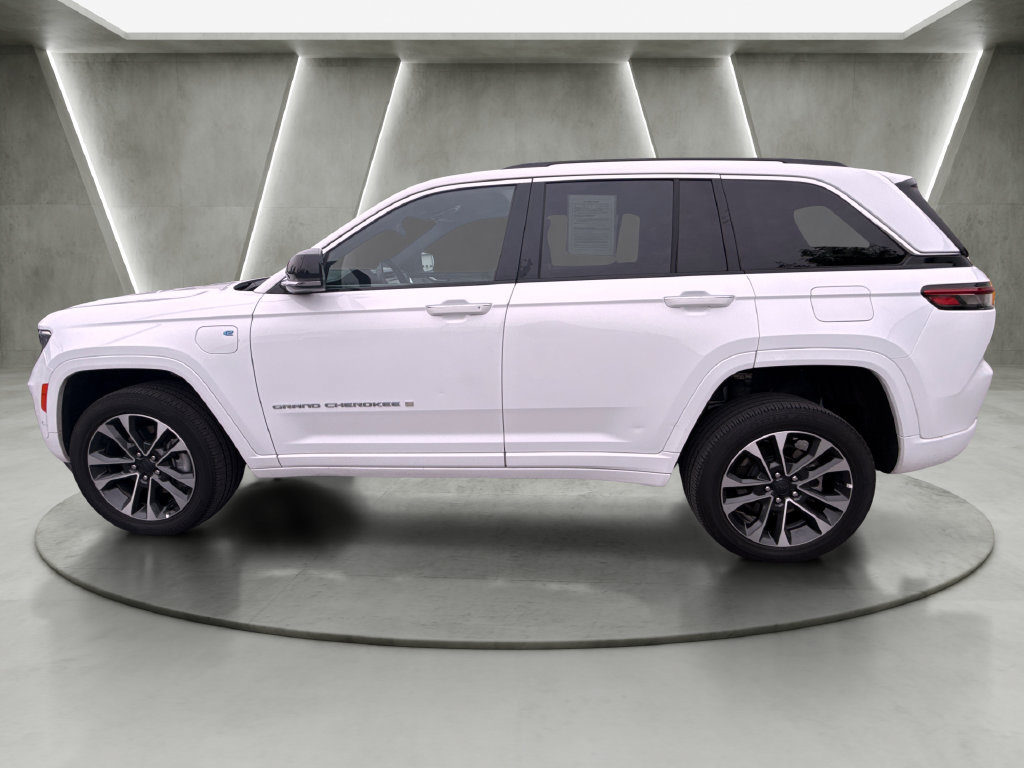 Used 2023 Jeep Grand Cherokee Overland w/ Luxury Tech Group IV AWD/4WD image 6