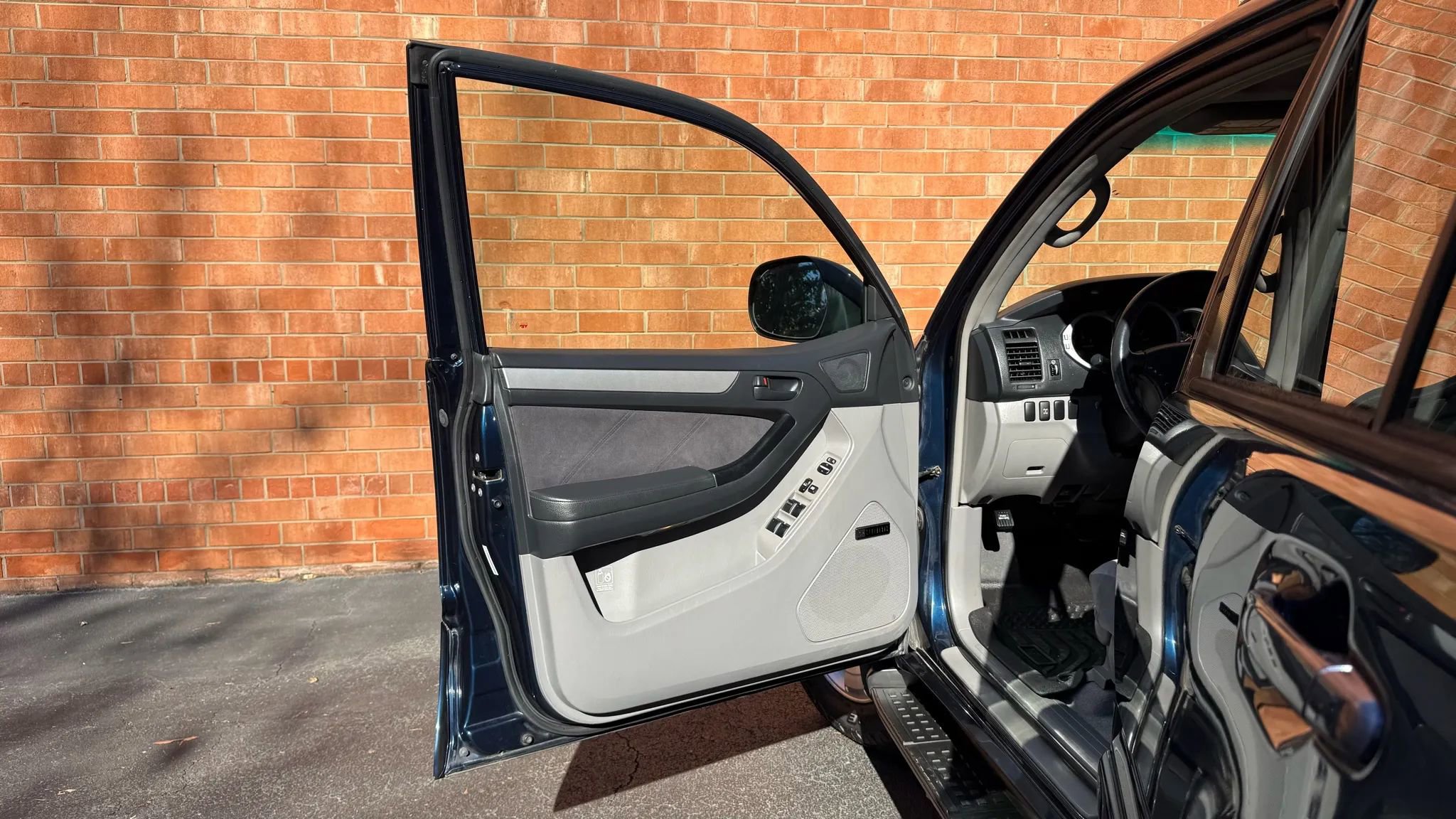 Used 2004 Toyota 4Runner SR5 image 17