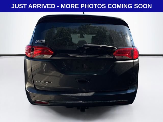Used 2018 Chrysler Pacifica Touring Plus w/ Tire & Wheel Group FWD image 7