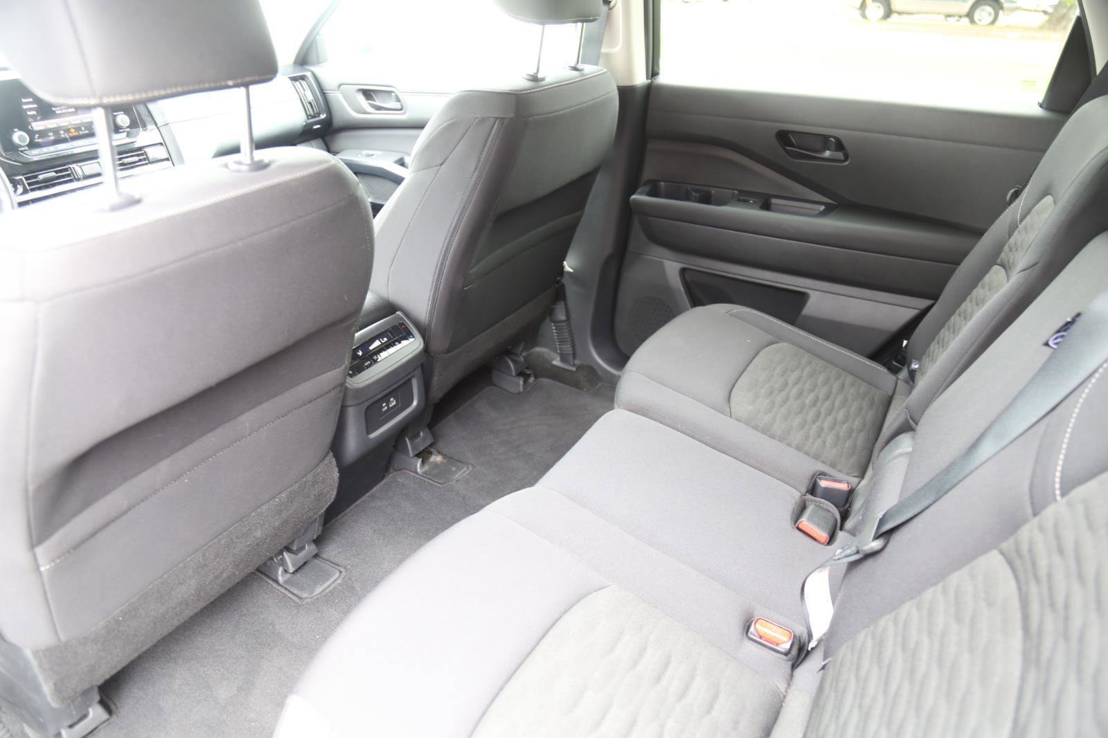 Used 2025 Nissan Pathfinder SV FWD image 16