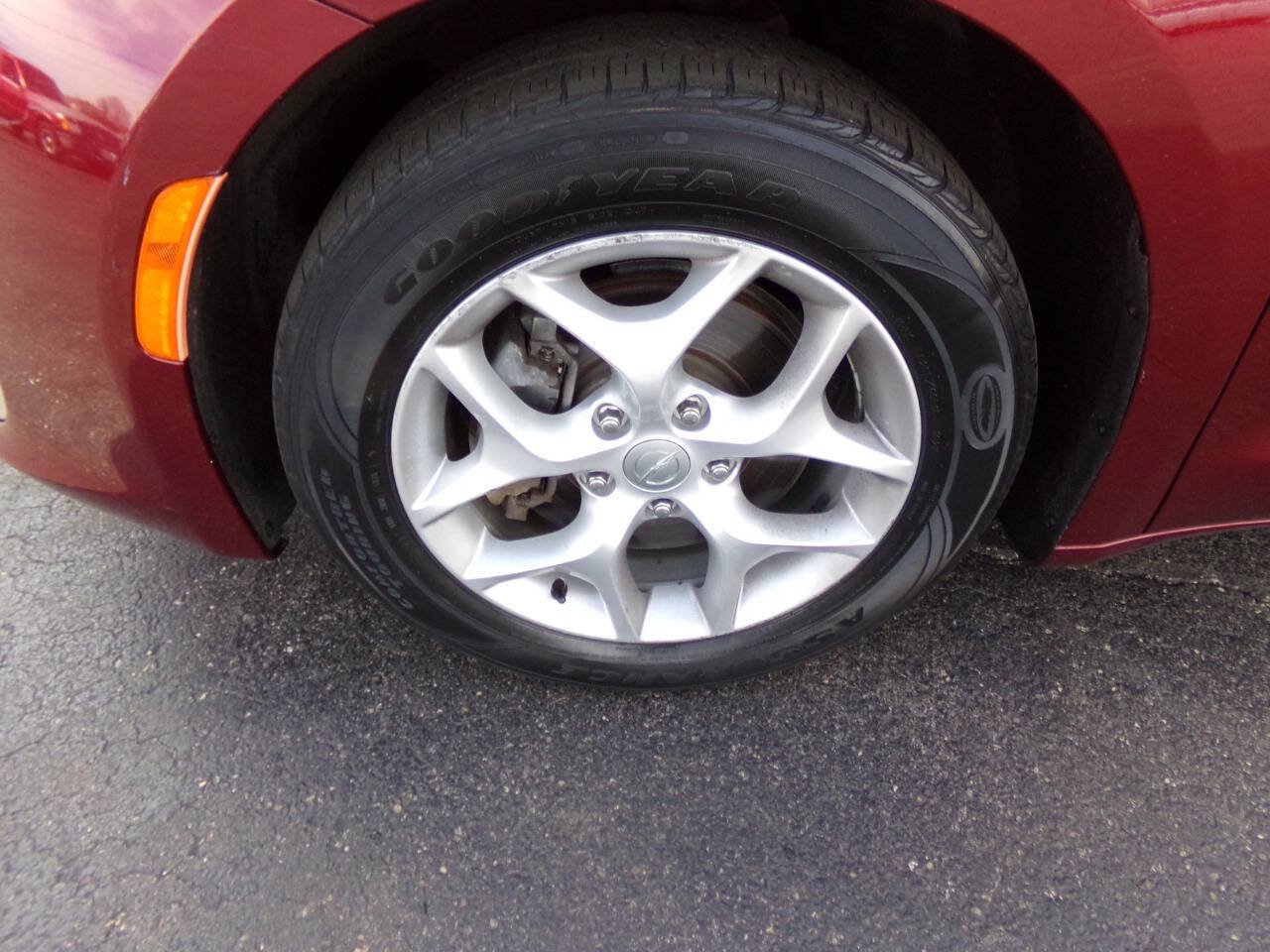 Used 2017 Chrysler Pacifica Touring-L w/ Tire & Wheel Group FWD image 36