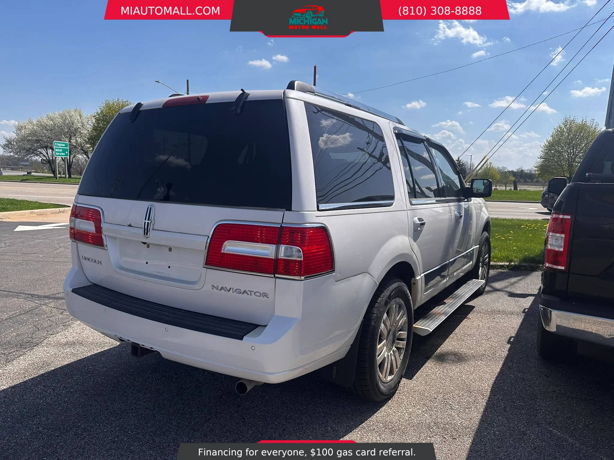 Used 2012 Lincoln Navigator 4WD image 6