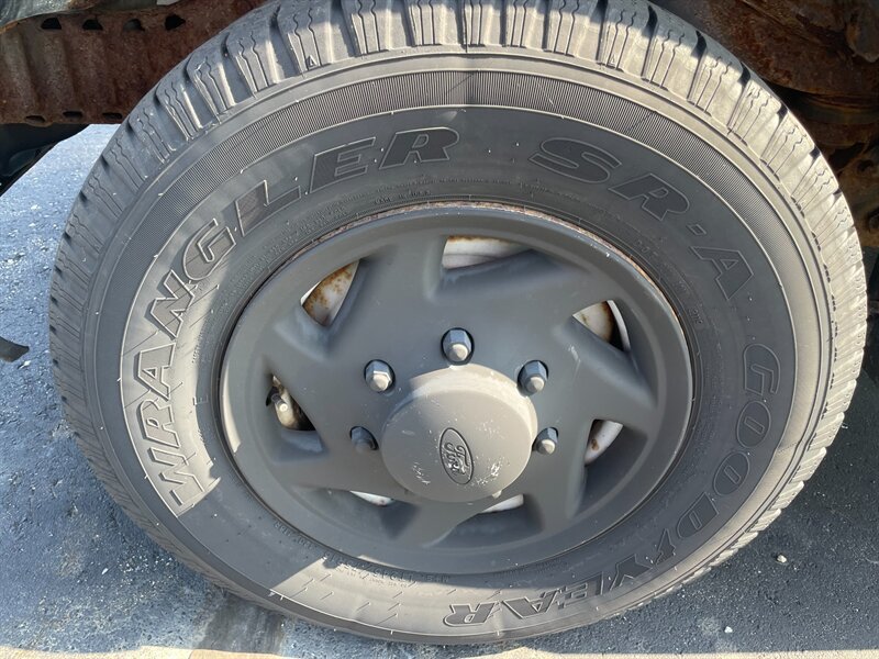 Used 2008 Ford E-350 and Econoline 350 Super Duty RWD image 21
