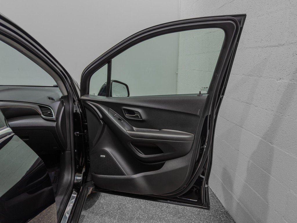 Used 2020 Chevrolet Trax Premier FWD image 20