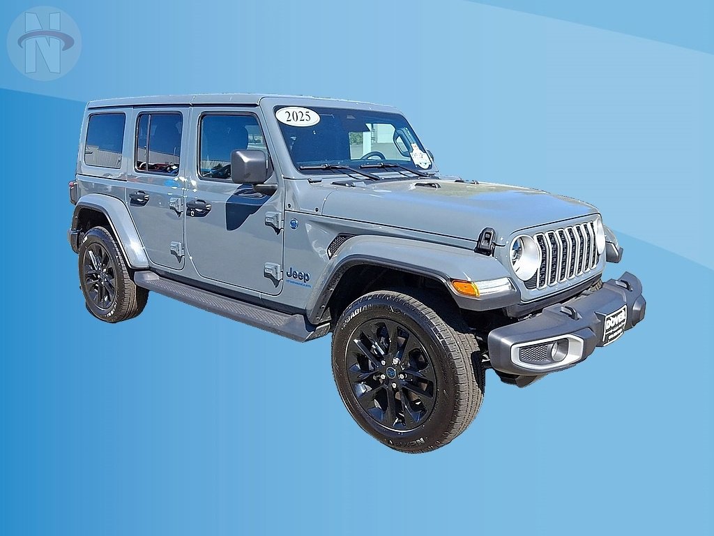 Used 2025 Jeep Wrangler Unlimited Sahara AWD/4WD image 2