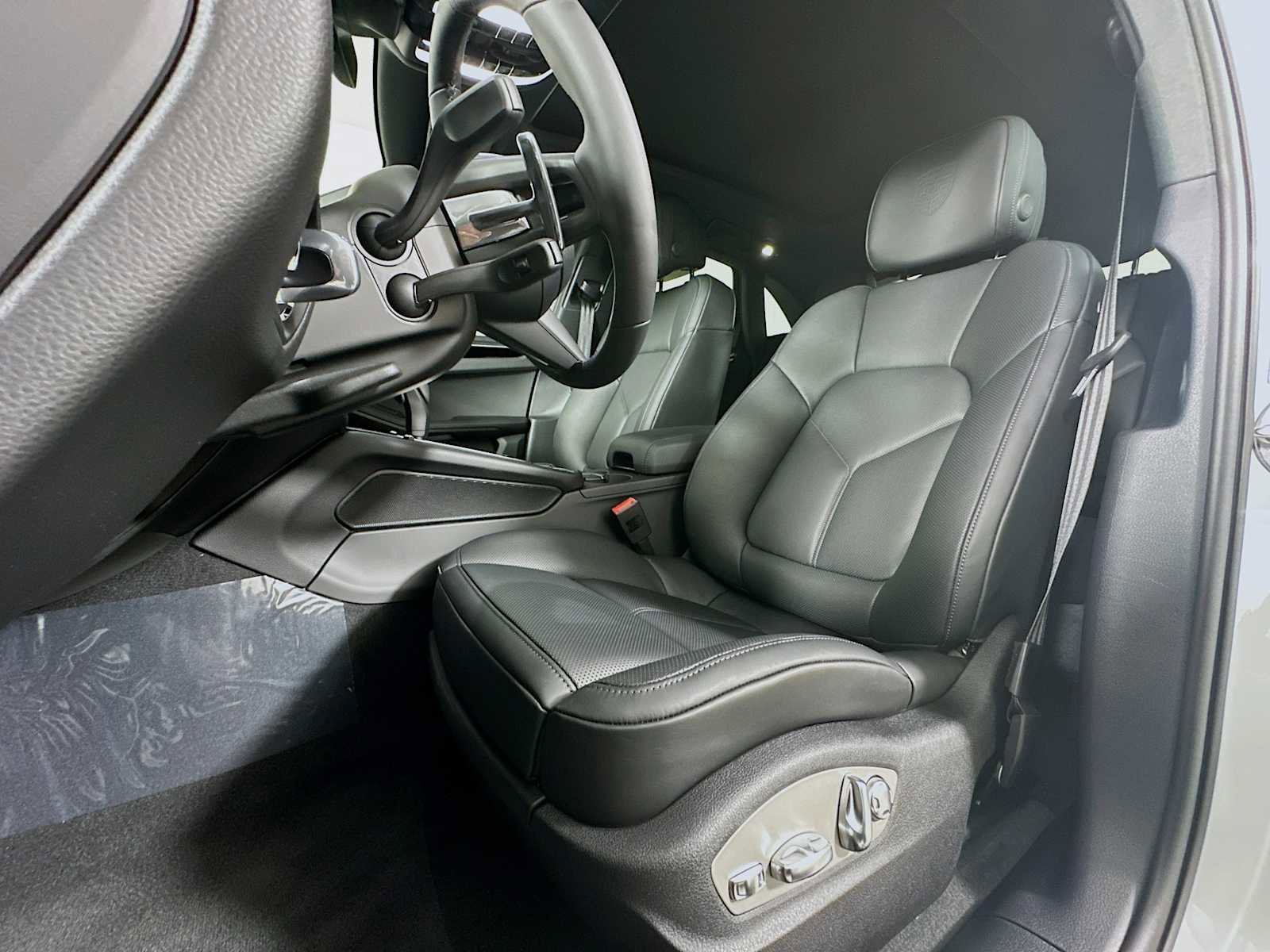 New 2026 Porsche Macan image 5