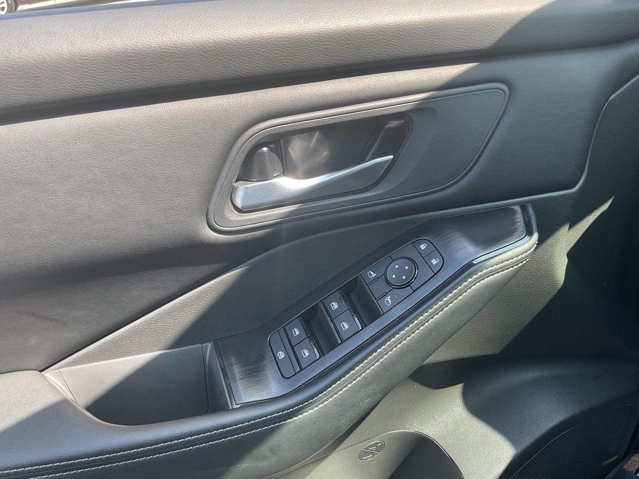 Used 2026 Nissan Rogue SV FWD image 19