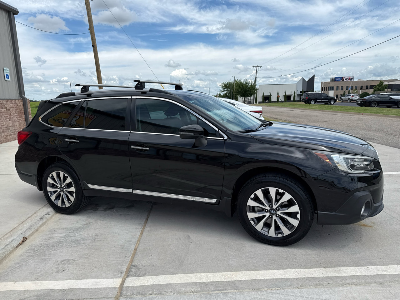 Used 2018 Subaru Outback 2.5i Touring image 7
