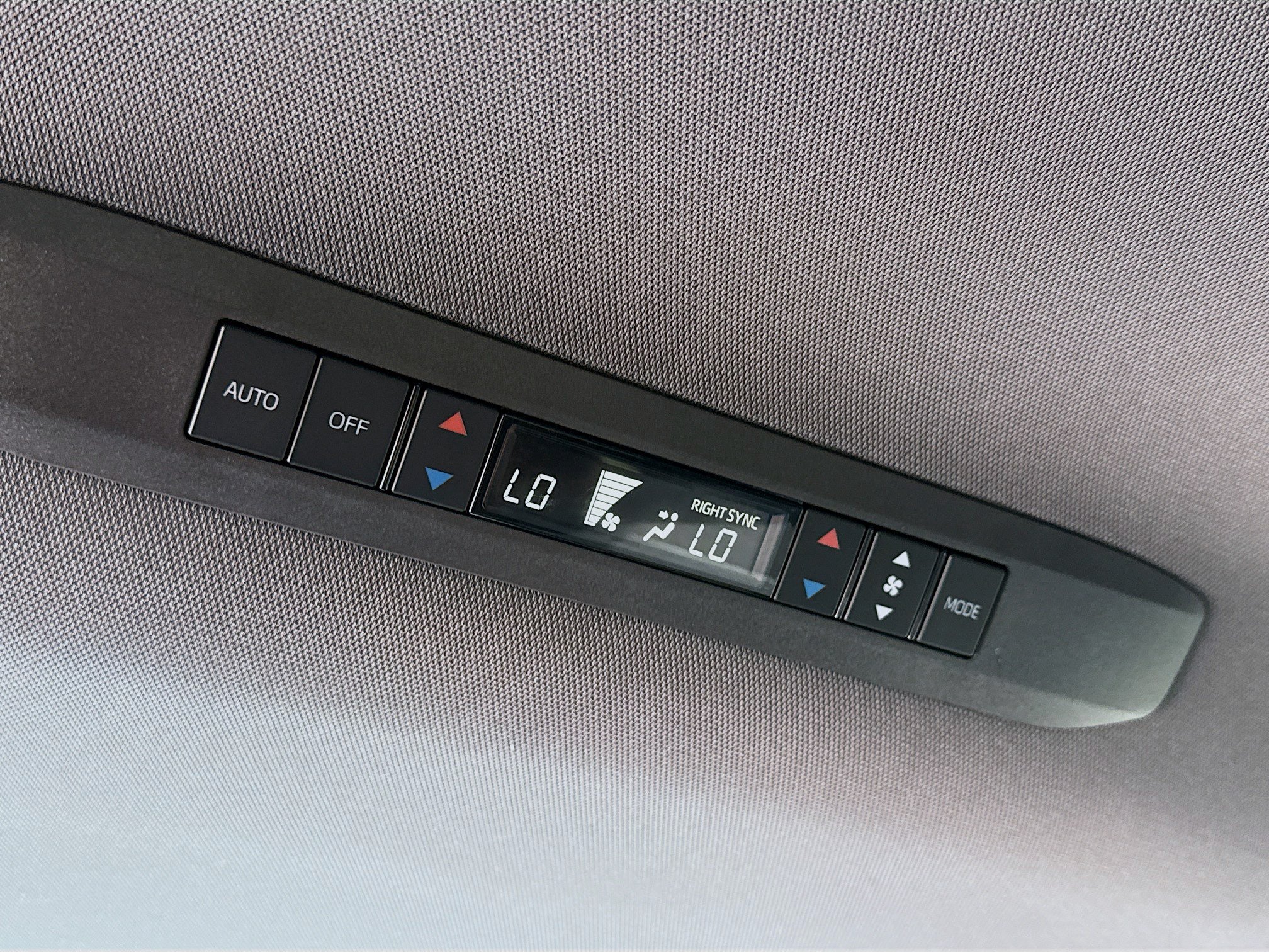 Used 2022 Toyota Sienna XSE FWD image 23
