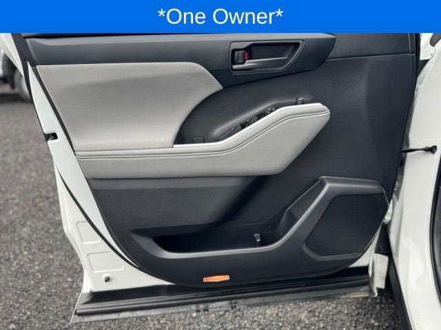 Used 2020 Toyota Highlander L AWD/4WD image 12