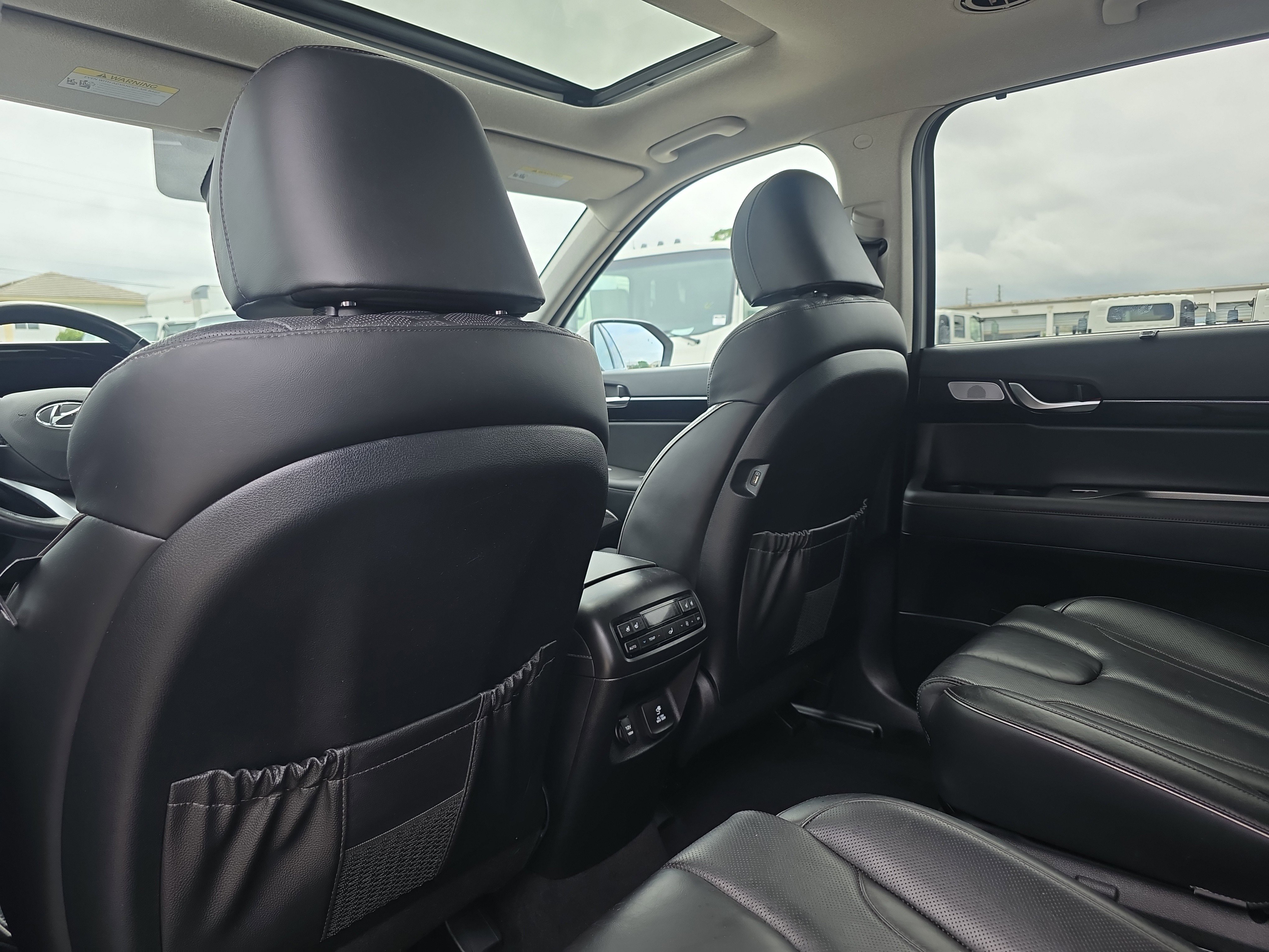 Used 2022 Hyundai Palisade Limited w/ Cargo Package FWD image 17