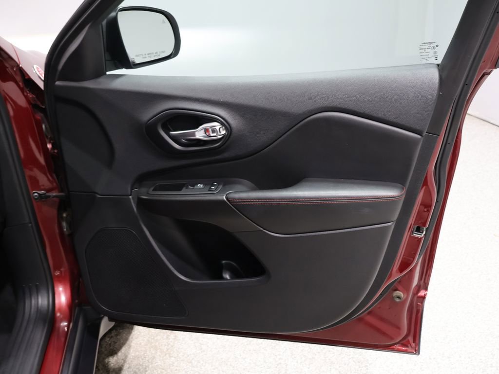 Used 2021 Jeep Cherokee Trailhawk image 24