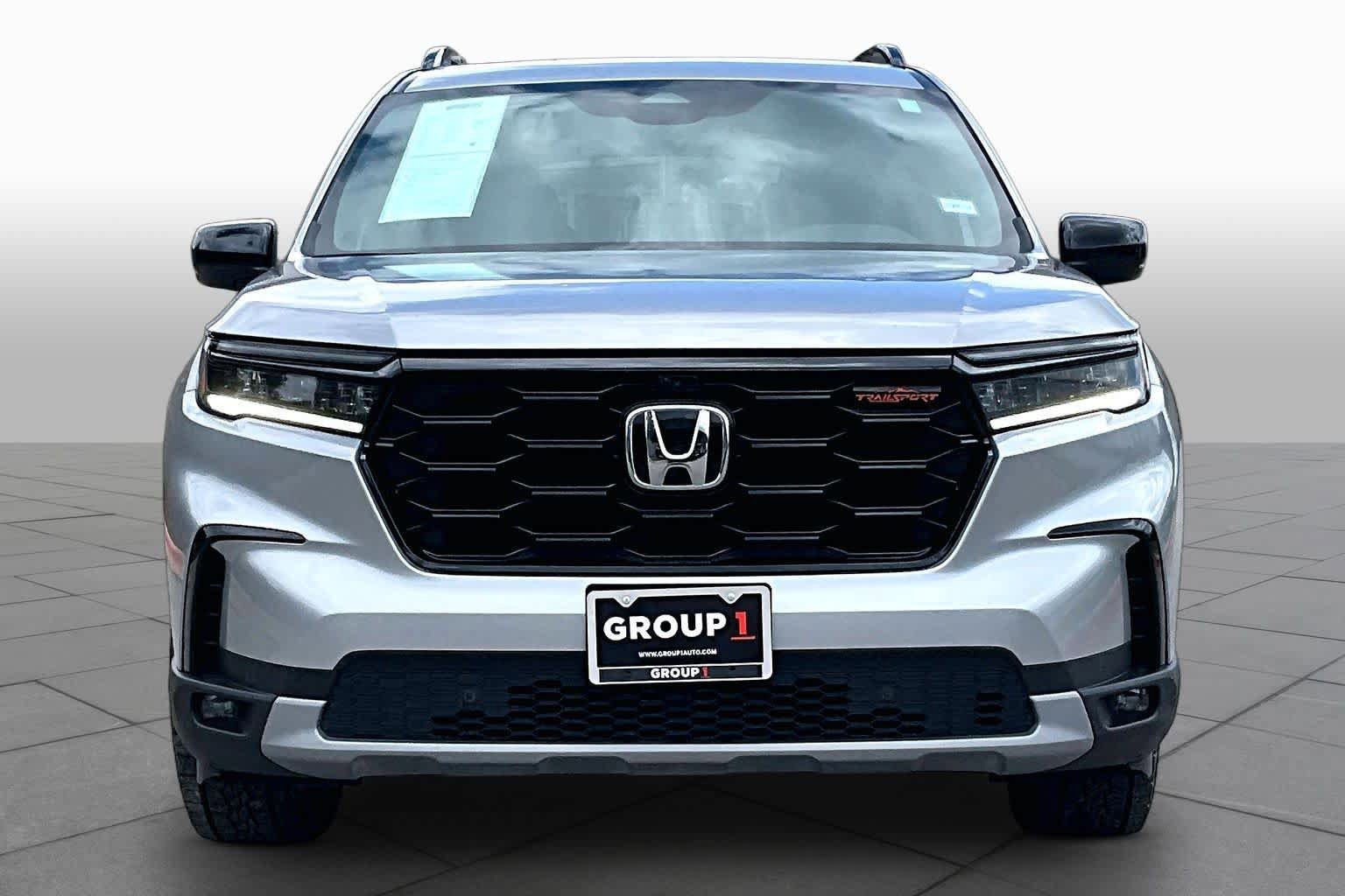 Used 2025 Honda Pilot TrailSport image 4