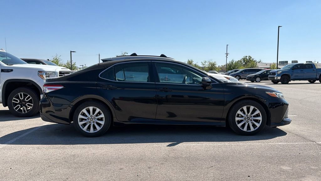 Used 2019 Toyota Camry LE image 4