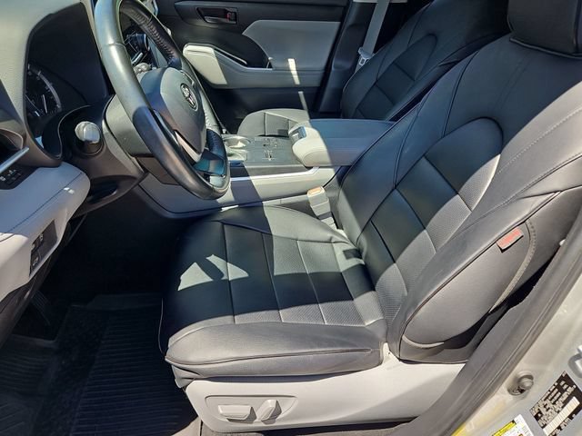 Used 2023 Toyota Highlander LE FWD image 24