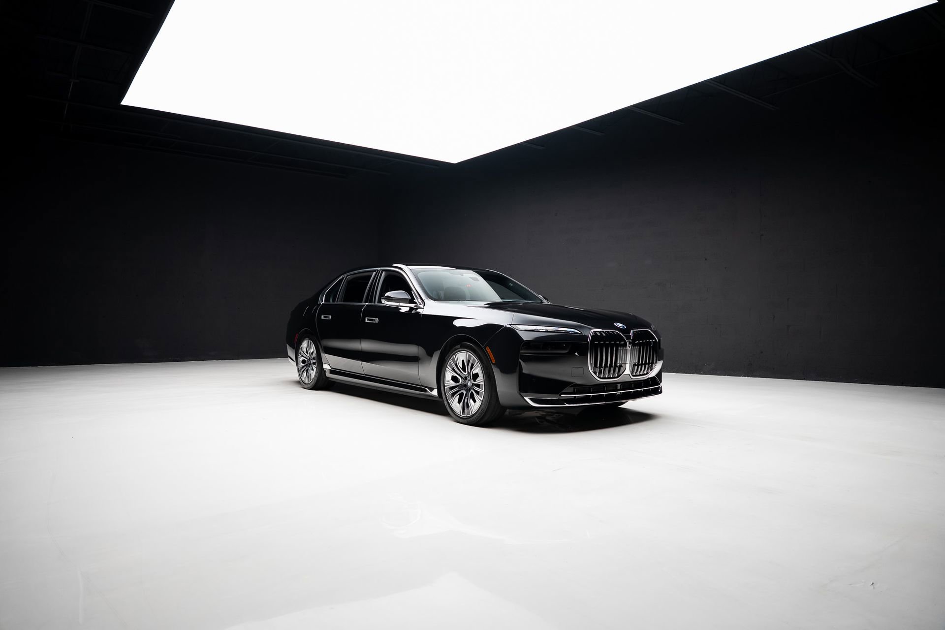 Used 2024 BMW i7 xDrive60 w/ Executive Package image 89