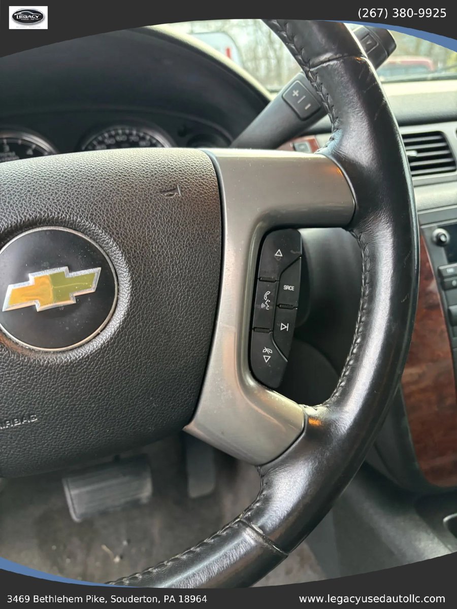 Used 2013 Chevrolet Suburban LT image 28