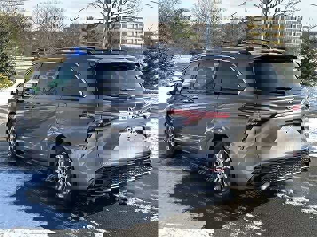 Used 2022 Toyota Sienna XSE image 24