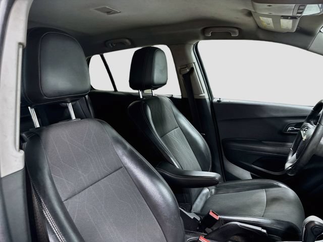 Used 2018 Chevrolet Trax LT w/ LT Convenience Package AWD/4WD image 21