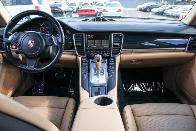 Used 2015 Porsche Panamera 4 image 17