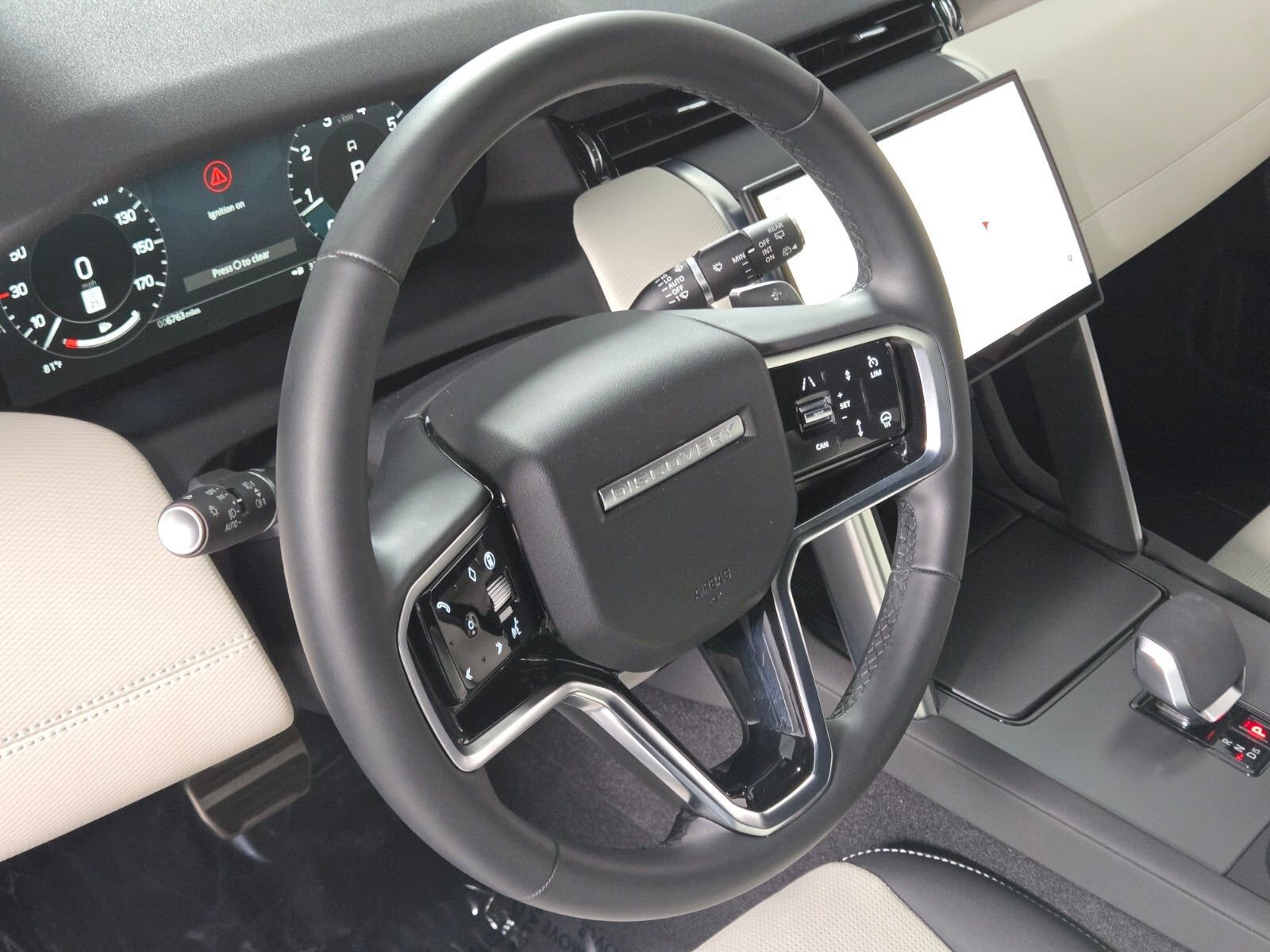 Used 2025 Land Rover Discovery Sport Dynamic SE AWD/4WD image 23